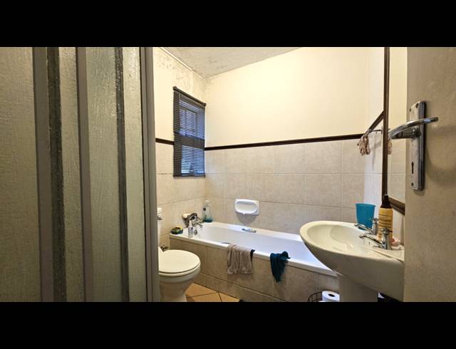 2 BEDROOM APARTMENT FOR SALE IN MOOIKLOOF RIDGE